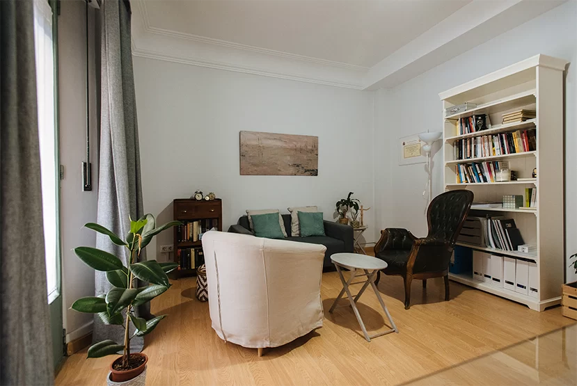 Sala de la consulta de psicología en Los Remedios, Sevilla